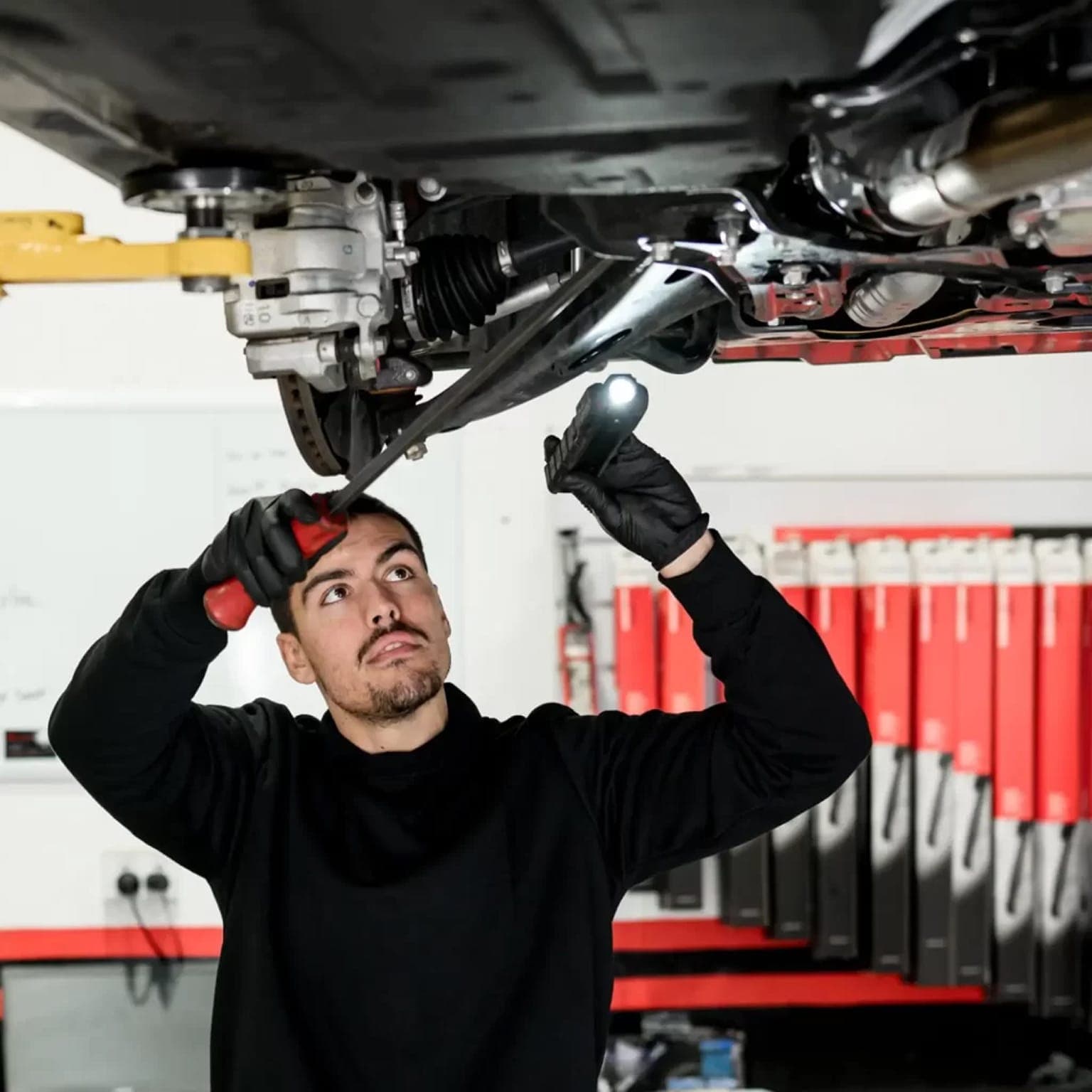 Leondis technician inspecting suspension components